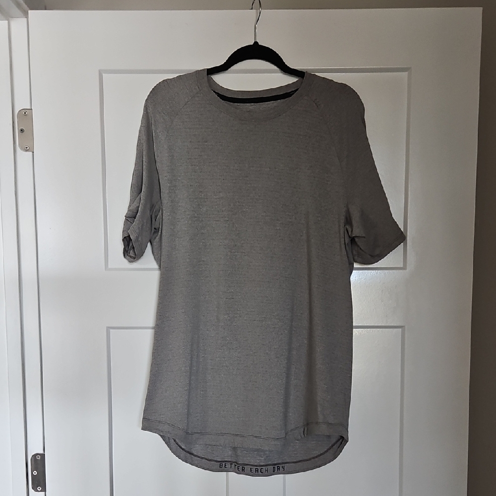 Lululemon Men's Gray "License To Train" Short Sleeve Shirt